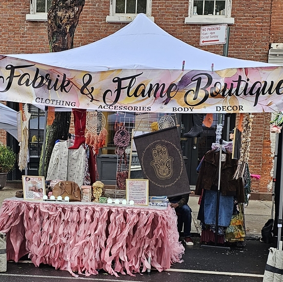 💗I'm Lucy, your Boutique Posher! 💗 - Picture 12 of 12